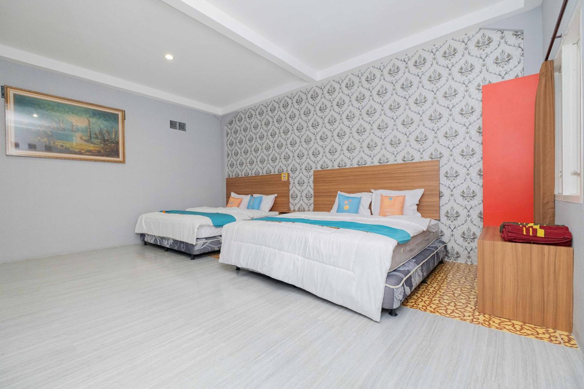 Sans Wm Hotel Blitar Exterior foto