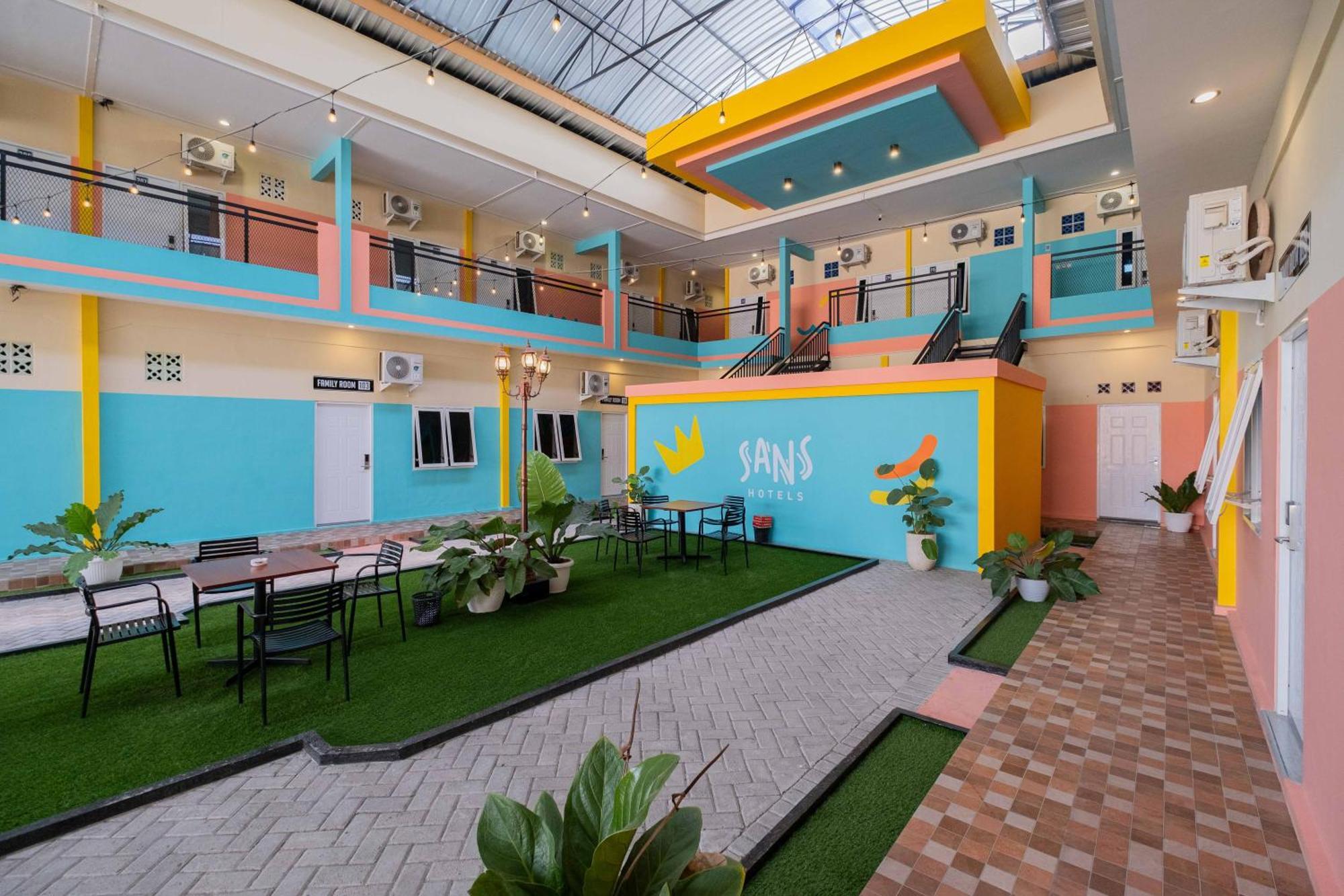 Sans Wm Hotel Blitar Exterior foto