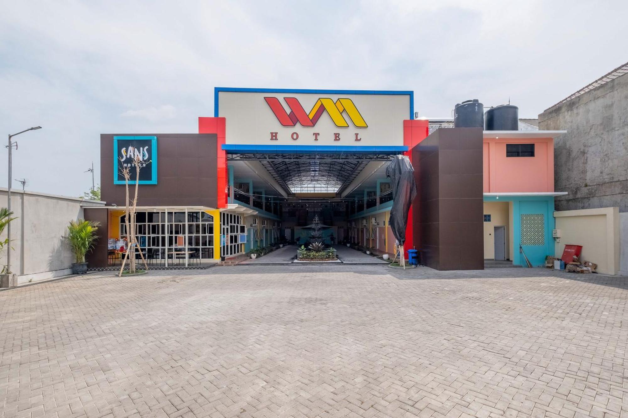 Sans Wm Hotel Blitar Exterior foto